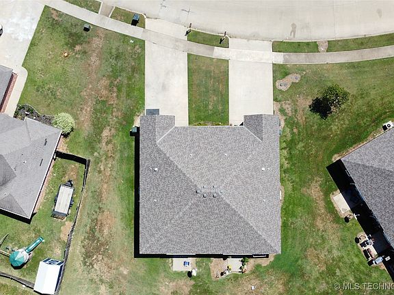 4th image of 2715 Meadow Wood Pl