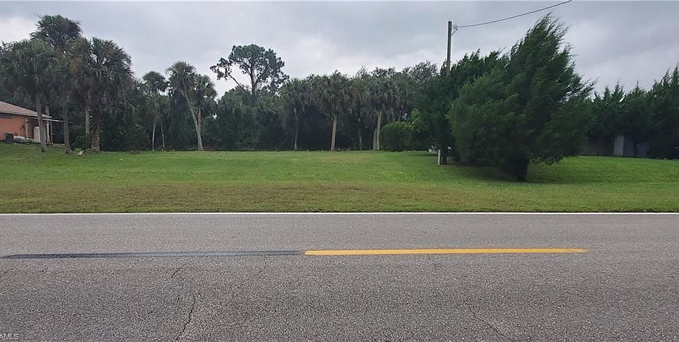 2nd image of 852 Sentinela Blvd