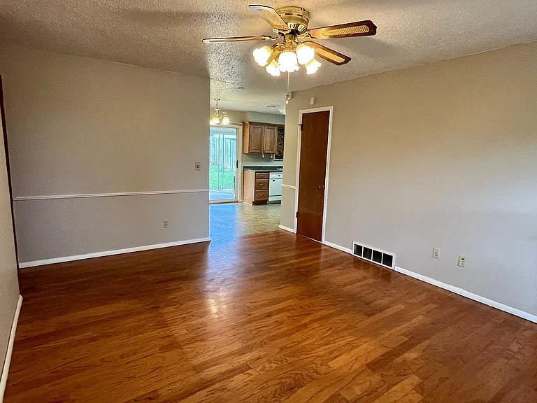 324 W Michael Dr — Photo 4