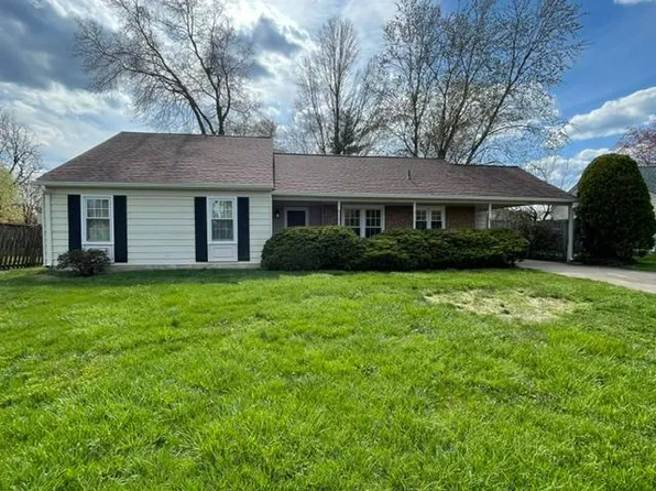 6918 Lodestone Ct, Alexandria, VA 22306