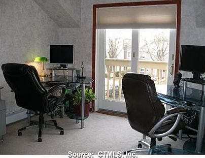 2nd room (bed/office)