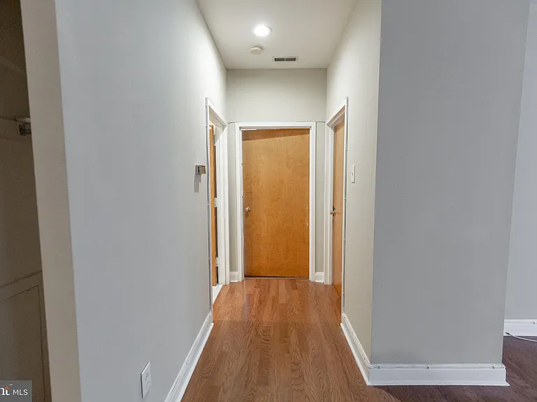 220-2 S 16th St #402 — Photo 24
