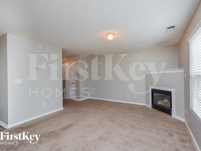 70 Fieldview Ln — Photo 3
