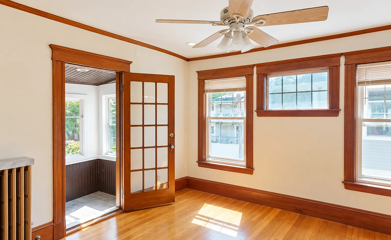 3 bed, 9999 sqft, $3,400 — Photo 2