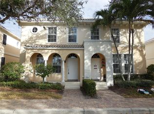 6048 Towncenter Cir, Naples, FL 34119