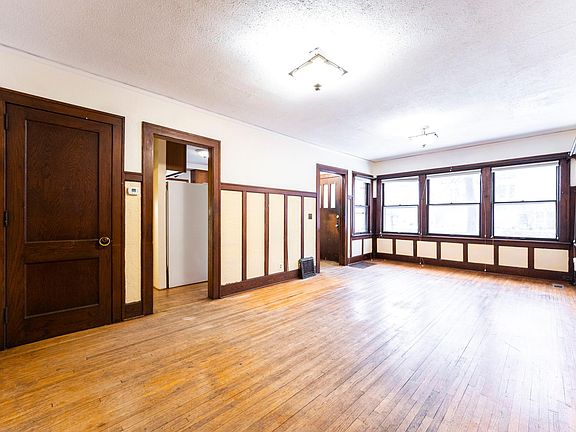 2nd image of 2820 Bryant Ave S