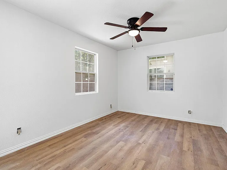 1127 Denfield St — Photo 13