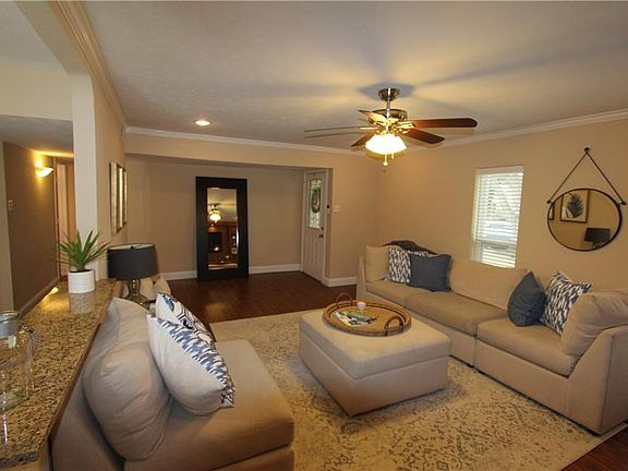 5th image of 3909 Villa Downs Dr