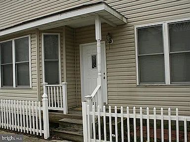 2nd image of 700 High St