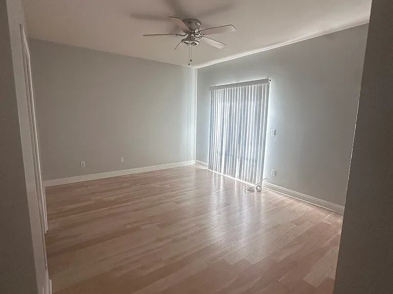 7124 Farralone Ave #107 — Photo 25