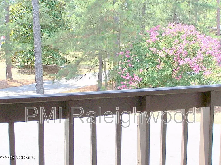 220 Foxkroft Dr — Photo 20