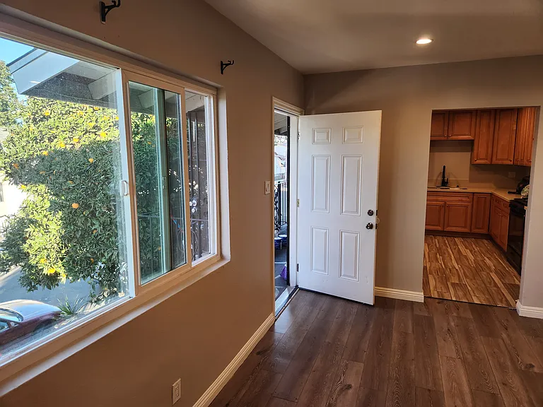 15001 Orange Ave #2 — Photo 4