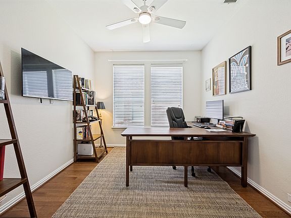 4th image of 310 Conroe Cir