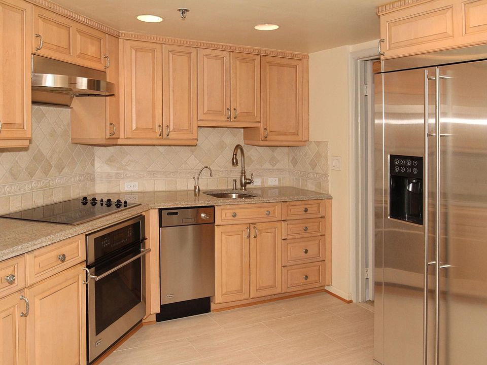 Kitchen (13 ft x 11 ft)