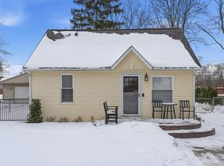 47300 Burton Dr, Shelby Township, MI 48317