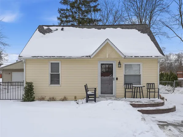 47300 Burton Dr, Shelby Township, MI 48317