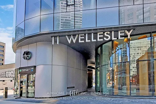 11 Wellesley St W Photo 1