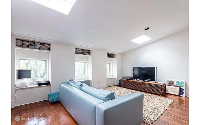 Rented by Douglas Elliman | media 15