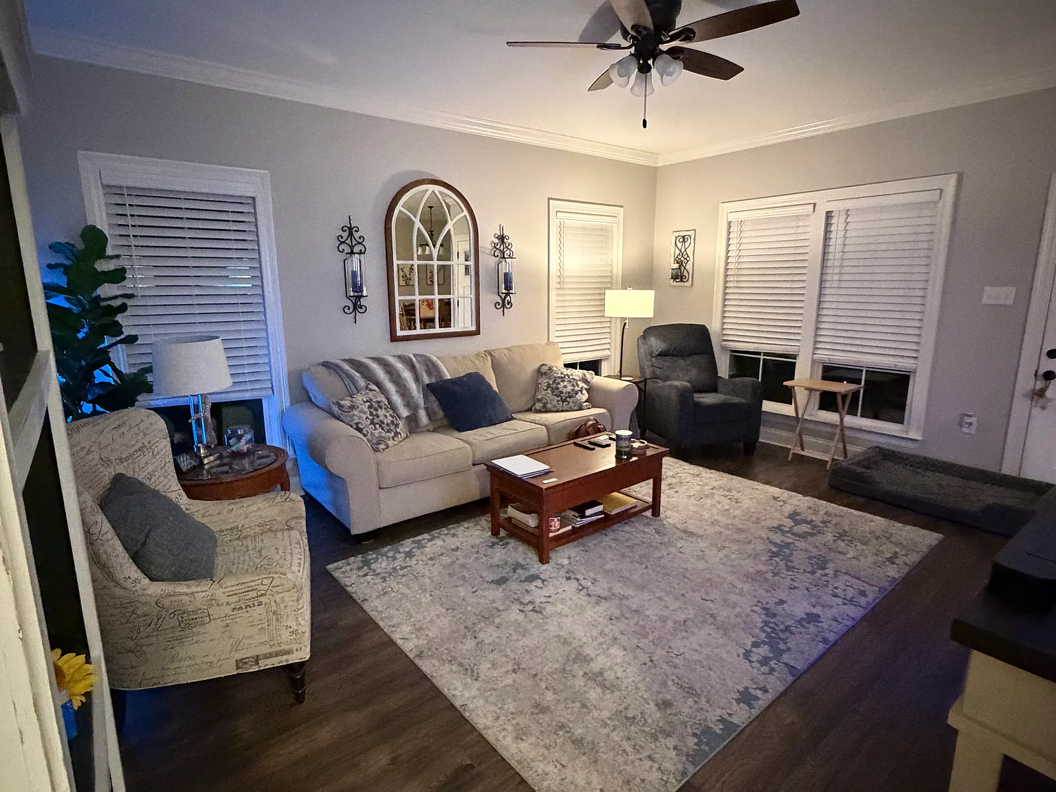 3 bed, 1351 sqft, $1,900 — Photo 3