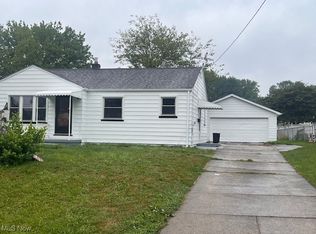 402 W Harvey St, Struthers, OH 44471