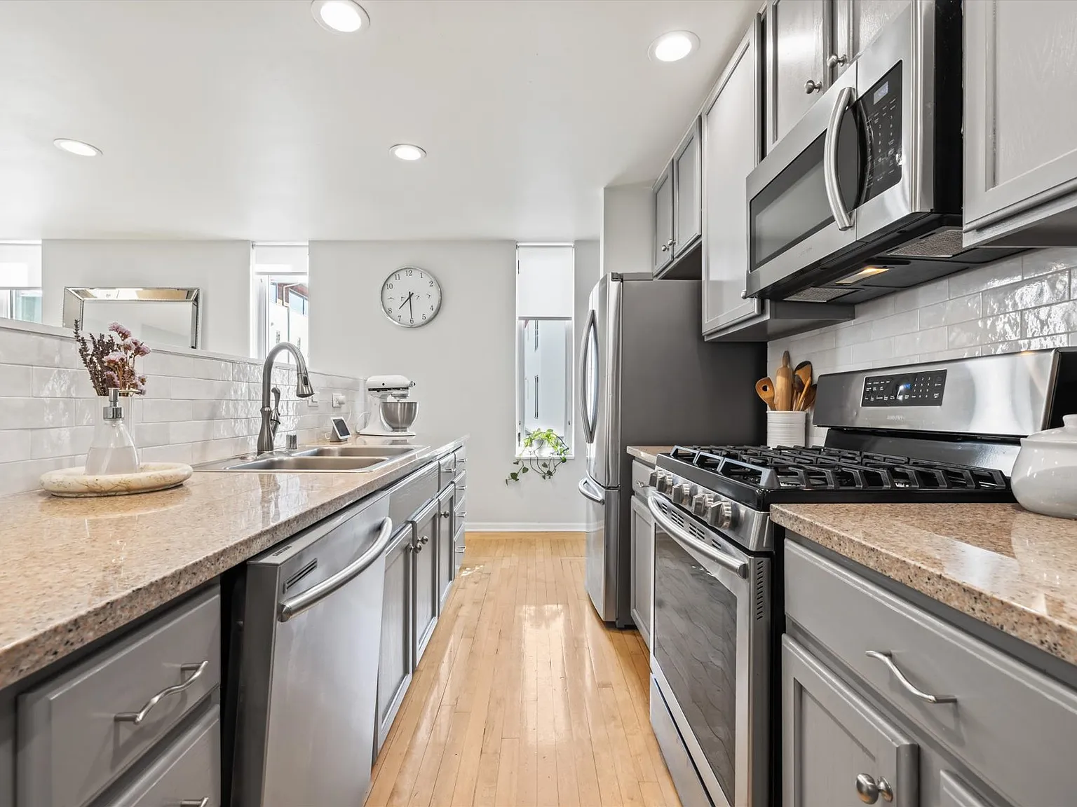 2 bed, 1.5 bath, 1381 sqft, $2,895 — Photo 4