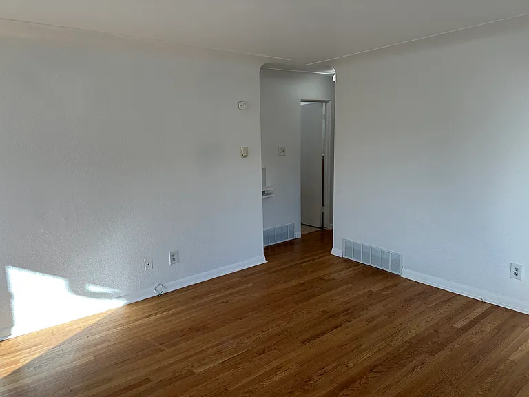 3502 Hudson St — Photo 5