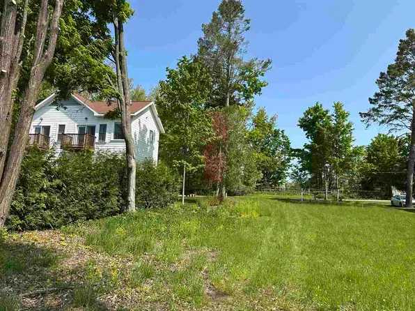 443 W Summit St, Harbor Springs, MI 49740