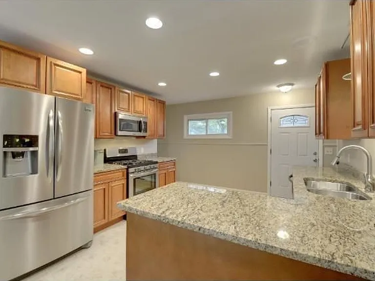 4224 Edgewood Ave N — Photo 1