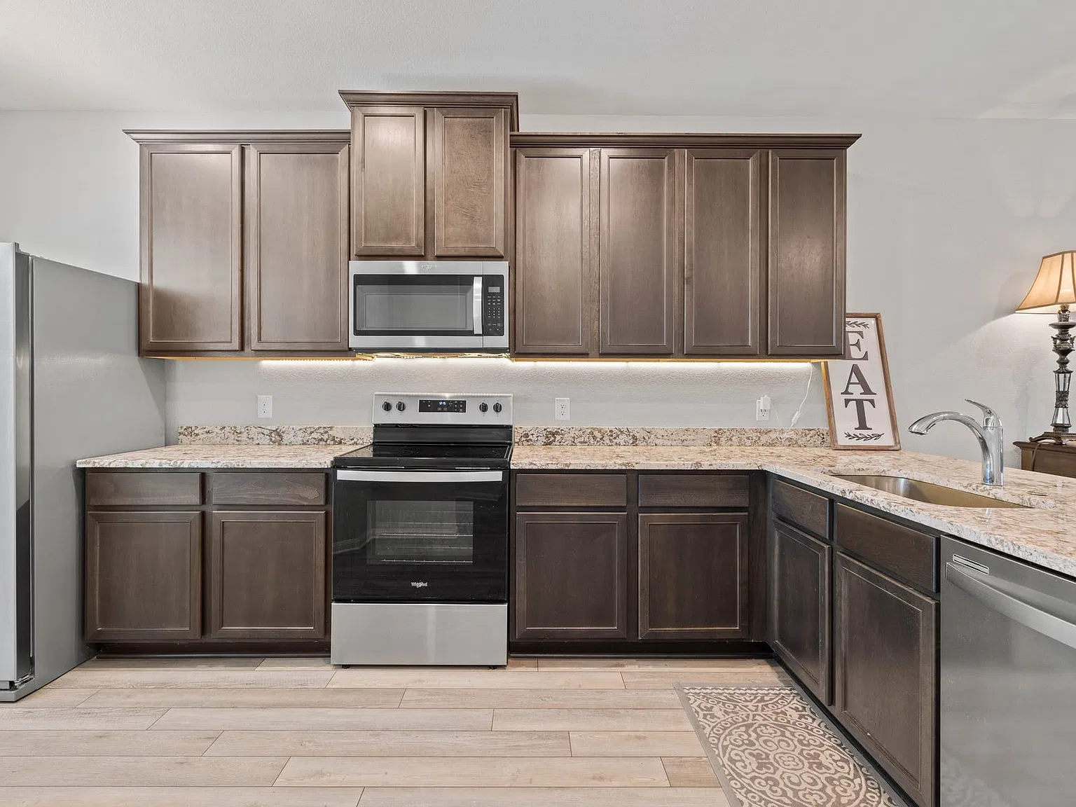 5 bed, 2653 sqft, $2,200 — Photo 4
