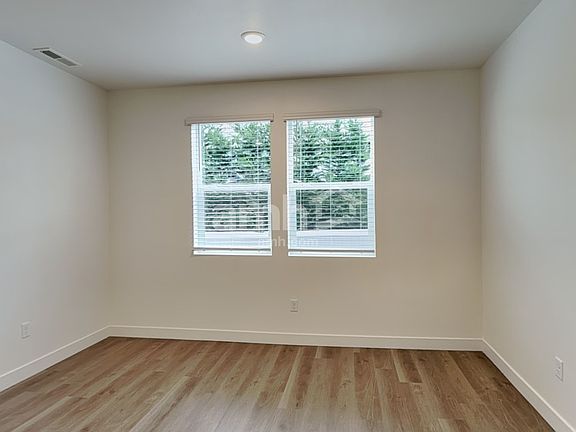5th image of 4912 85th Pl NE