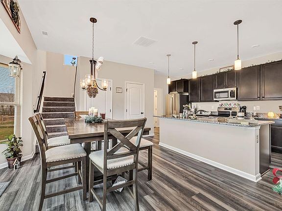 5th image of 679 Berkshire Ln