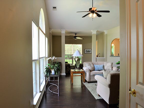 4th image of 145 Castleton Dr