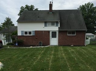 35 Rambler Ln, Levittown, PA 19055