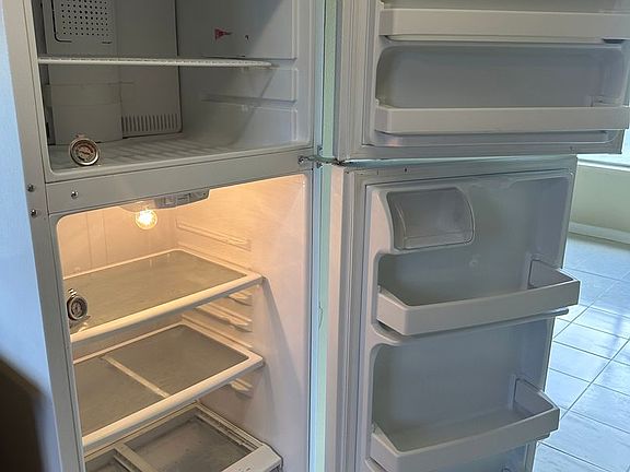 5th image of 141 Warthan St #102