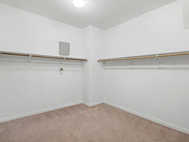 9221 Worsley Park Pl — Photo 37