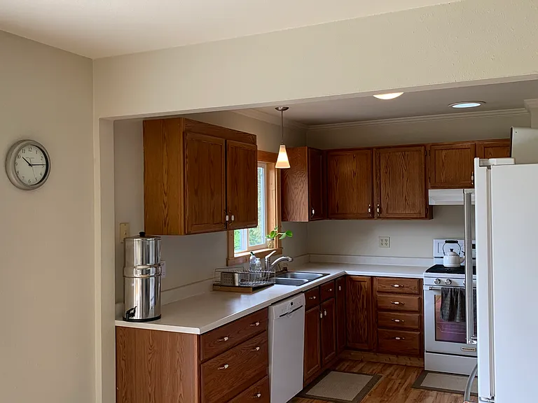1790 Stromberg Ave — Photo 3