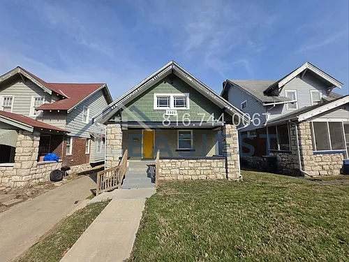 2925 Indiana Ave Photo 1