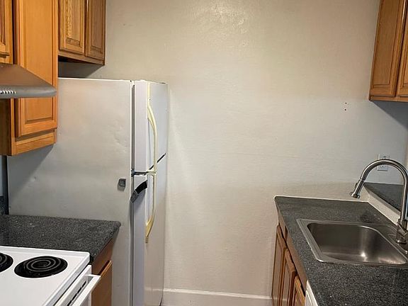 4th image of 260 Industrial Pkwy APT 19