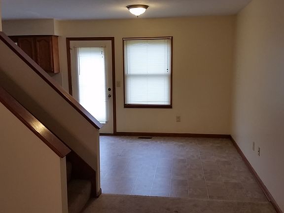 5th image of 212-214 Elas Ct
