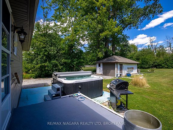 3rd image of 434 Crescent Rd