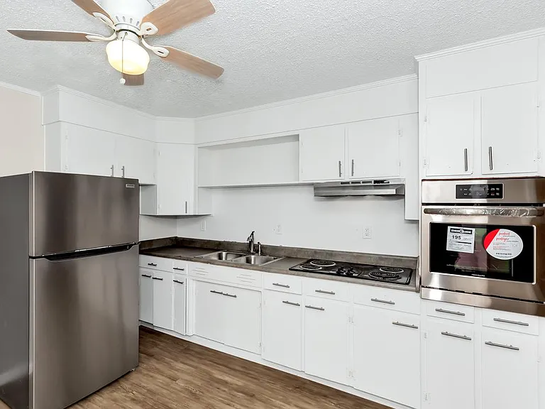 512 Oshaughnessy Ave NE #A — Photo 4