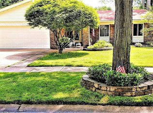 6902 Little Creek Dr, Troy, MI 48085