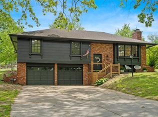 1305 N Forest Ln, Liberty, MO 64068