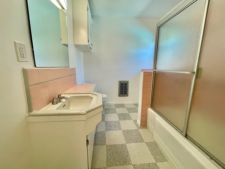 1266 N Laurel Ave #3 — Photo 13