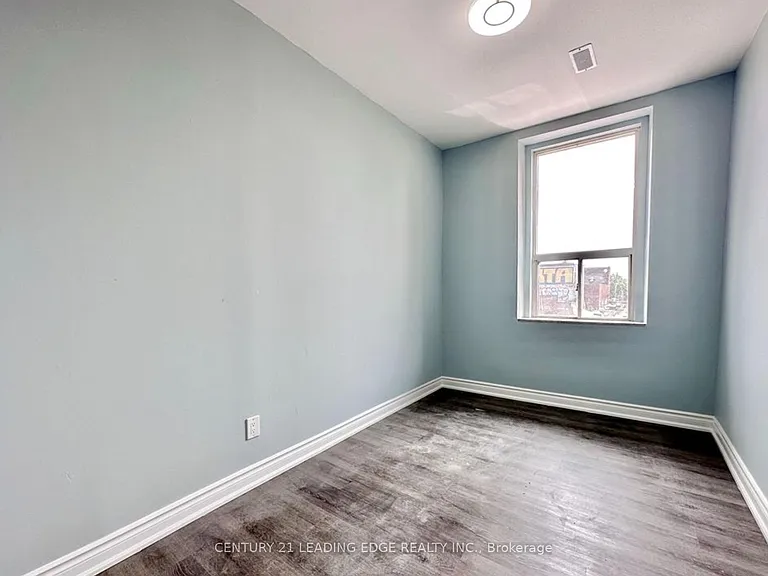 113 James St N #306 — Photo 3