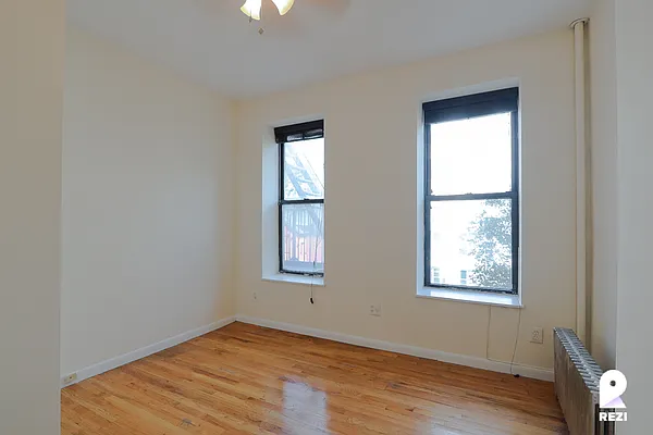 Rented by REZI | media 10