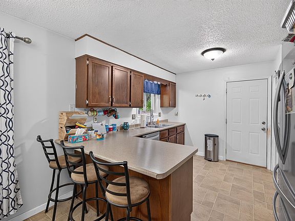 5th image of 3308 Waldo Ave