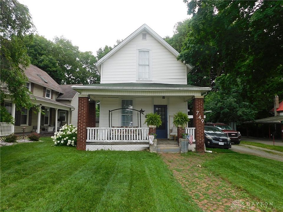 1st image of 749 N Main St