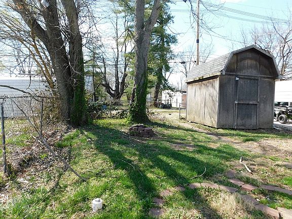 4th image of 304 N Tekoppel Ave