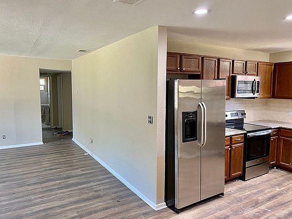 4th image of 1007 N Pennsylvania Ave